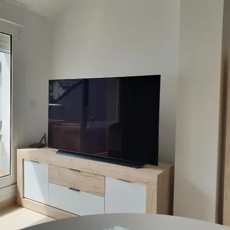 Vila, 132 Apartment
