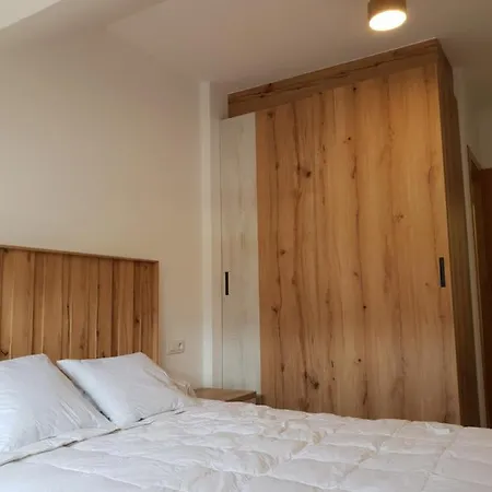 Vila, 132 Apartment